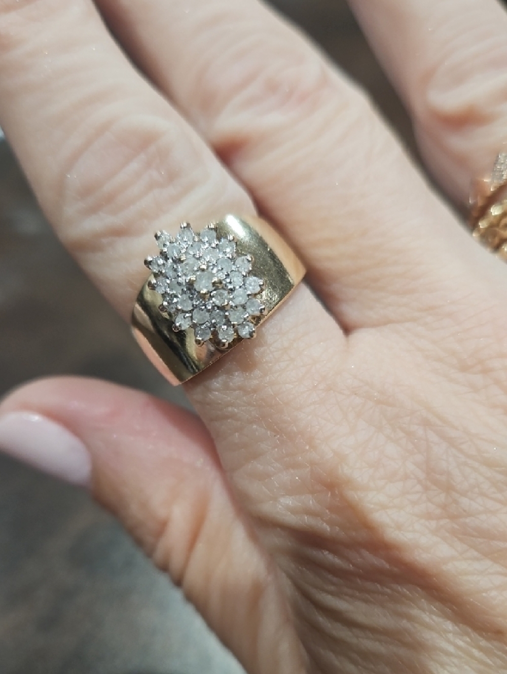 Gold Floral Cluster Diamond Ring - Elegant Women's Jewelry - Picture 5 of 6